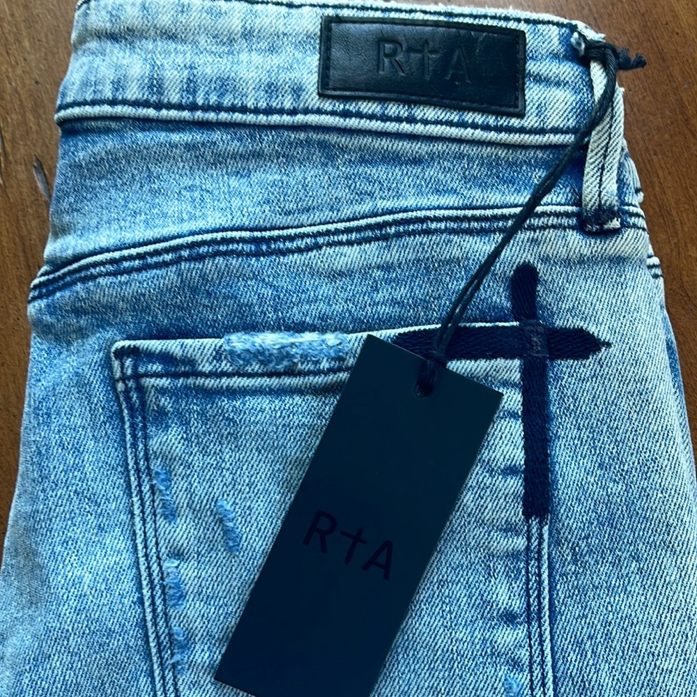 NEW WITH TAGS RTA jean size 26